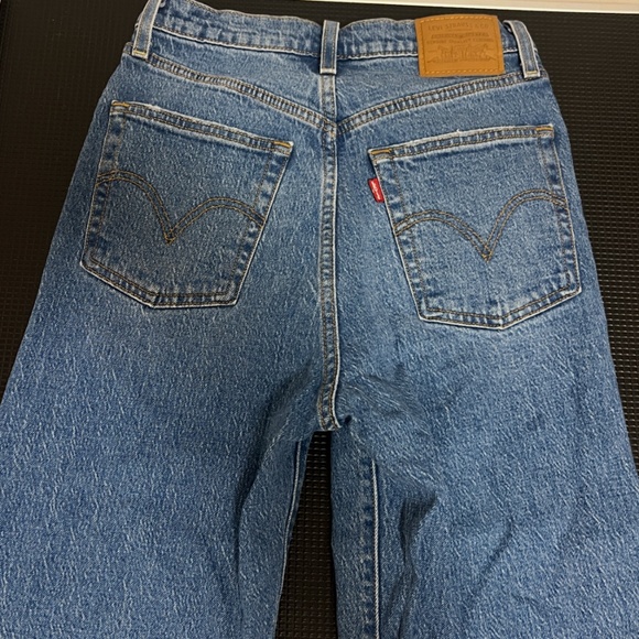 Levi’s Ribcage Straight Jeans - Picture 4 of 9